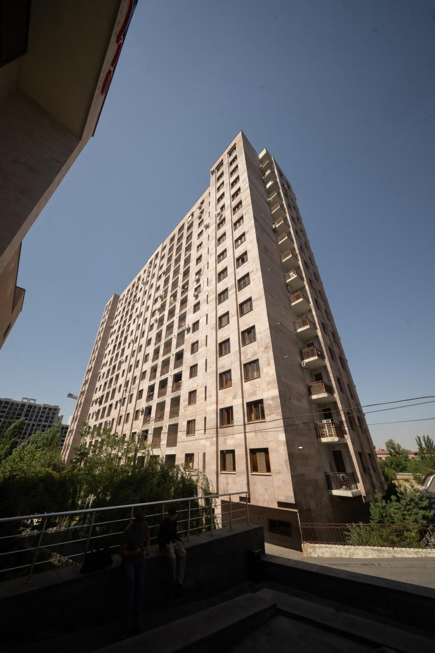 Պարոնյան փողոցի բազմաբնակարան շենքեր