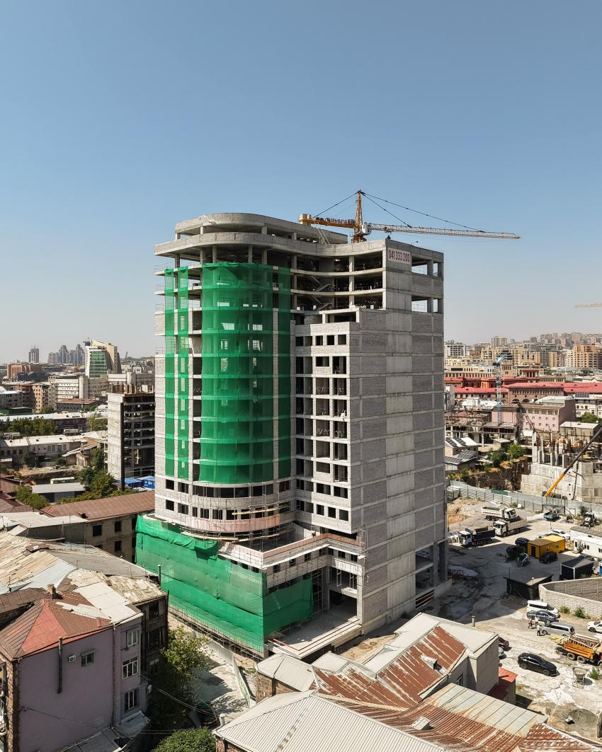 Կենտրոն վարչական շրջանում բազմաբնակարանային համալիր Խանջյան փողոցում